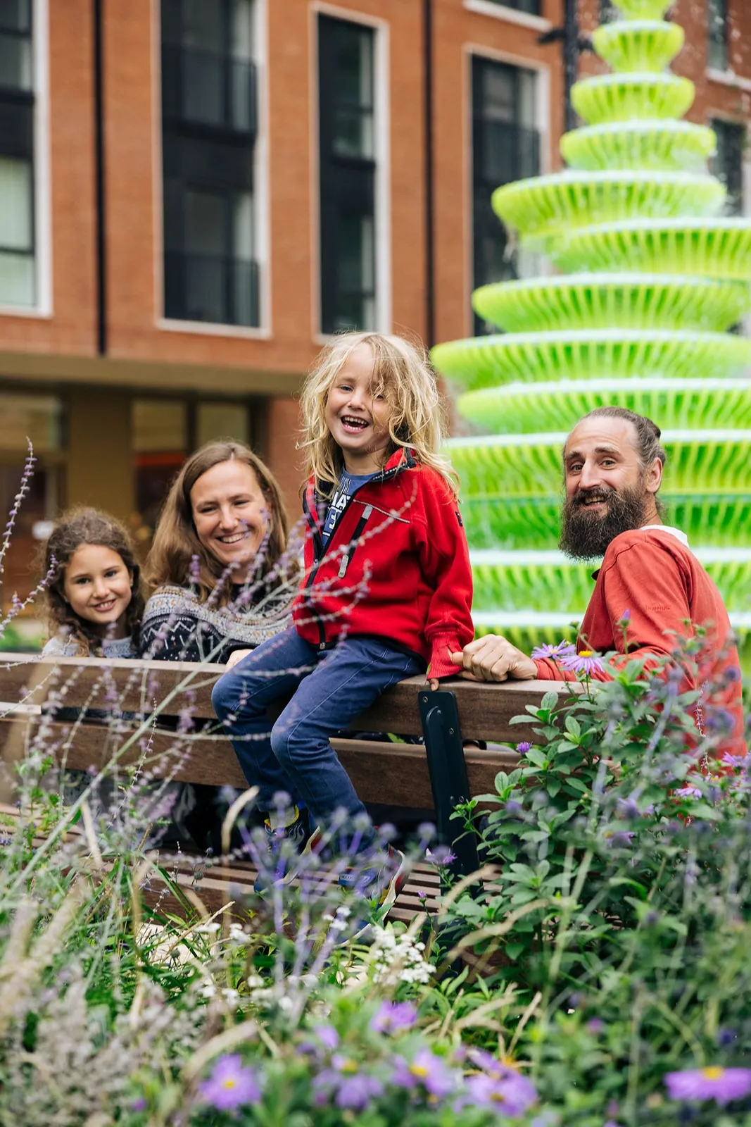 Neon'dan "The Fountain": Londra'da Toplulukları Birleştiren Yeşil Bir Vaha