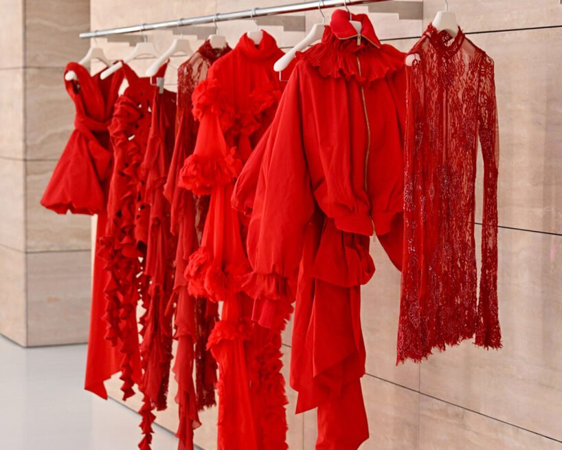 NM3 Tasarımı Blumarine Milano Butiği: Traverten ve Pembe Camın Zarafeti