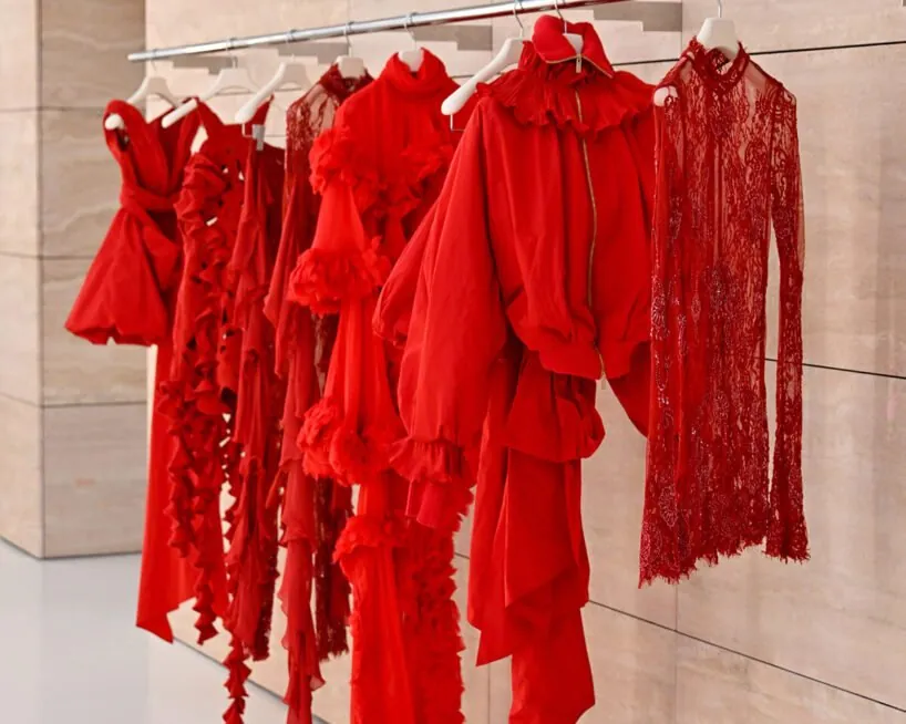 NM3 Tasarımı Blumarine Milano Butiği: Traverten ve Pembe Camın Zarafeti