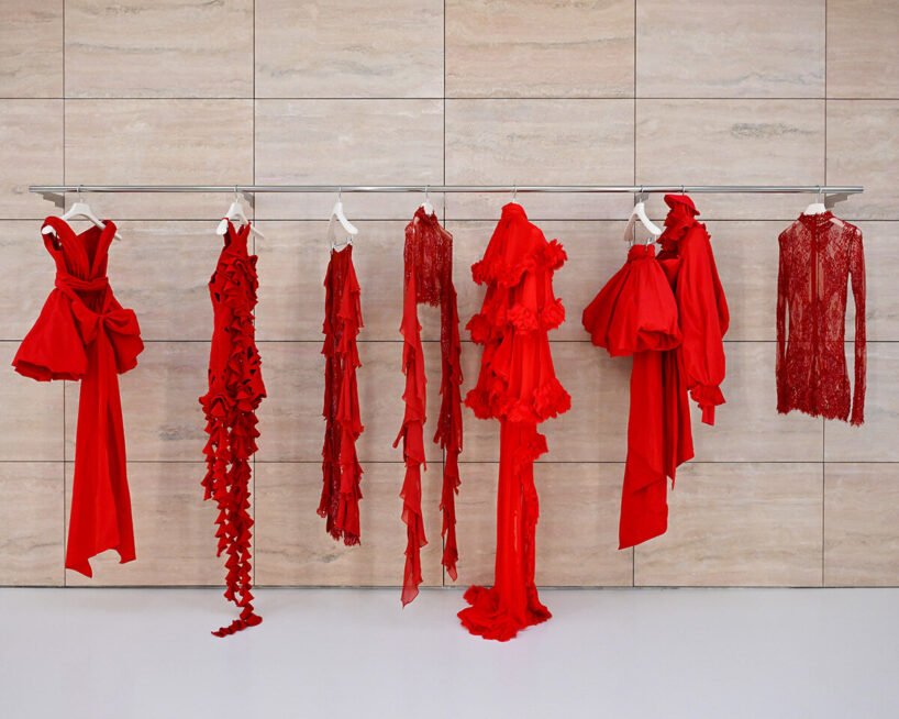 NM3 Tasarımı Blumarine Milano Butiği: Traverten ve Pembe Camın Zarafeti