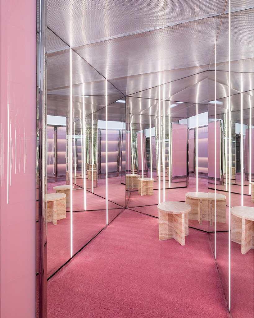 NM3 Tasarımı Blumarine Milano Butiği: Traverten ve Pembe Camın Zarafeti