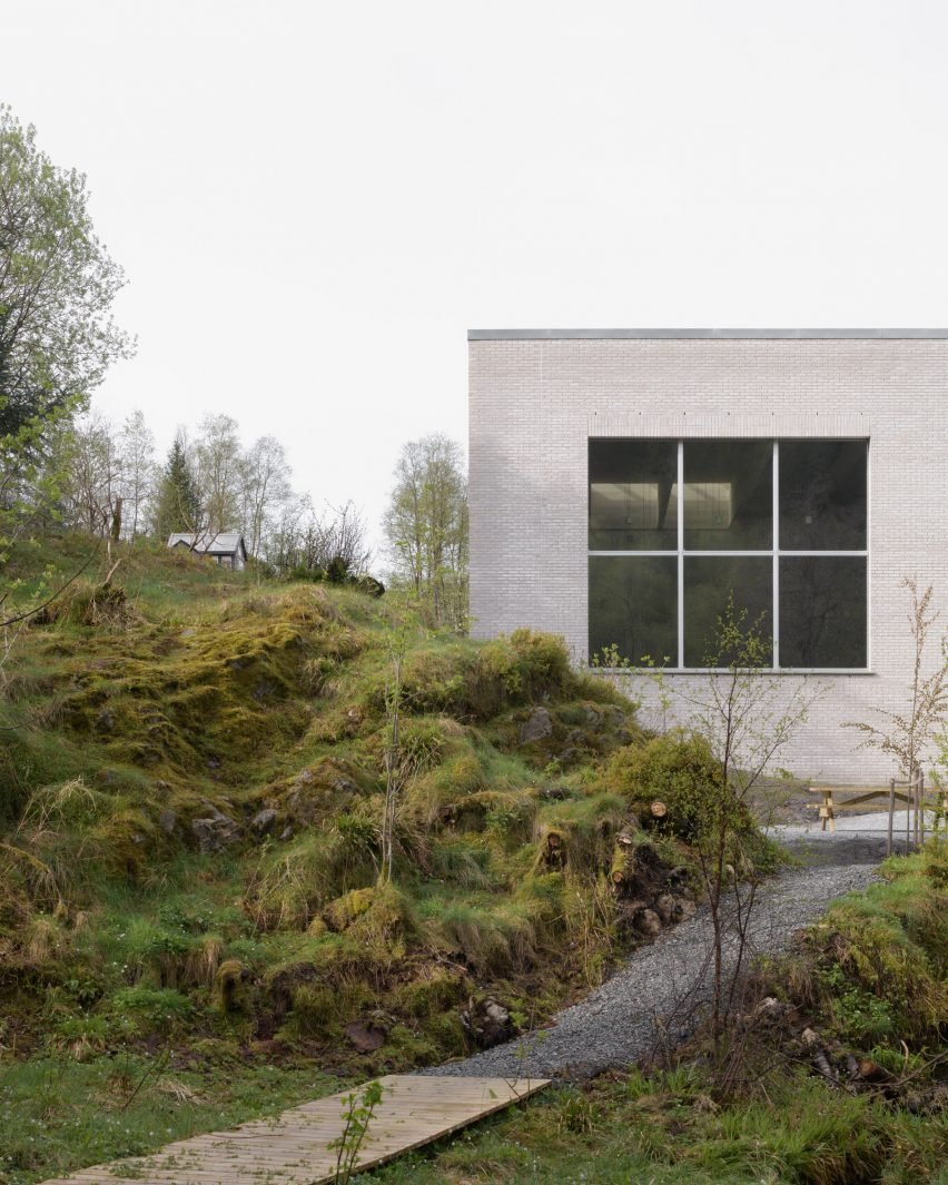 Norveç&rsquo;in Sædalen Kirke&rsquo;si: Tuğla Zarafetiyle Kutsal ve Sosyal Denge