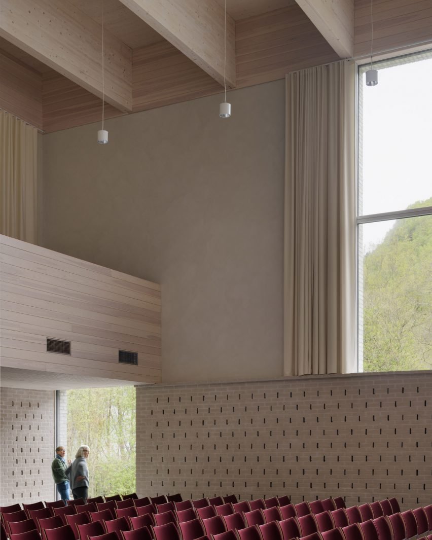 Sædalen Kirke: Tuğlanın Kalbinde Kutsal ve Sosyal Denge