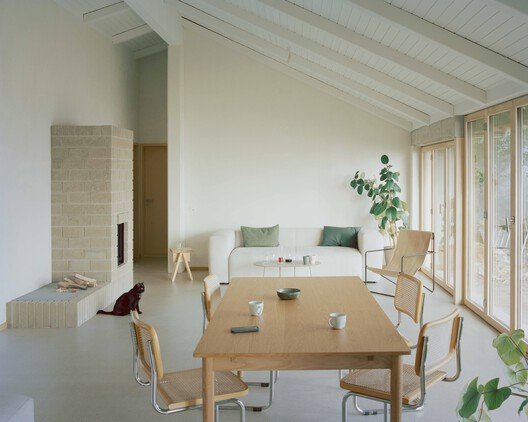 Noue Studio’dan Zamansız Bir Dönüşüm: Aile Villası Yeniden Doğuyor