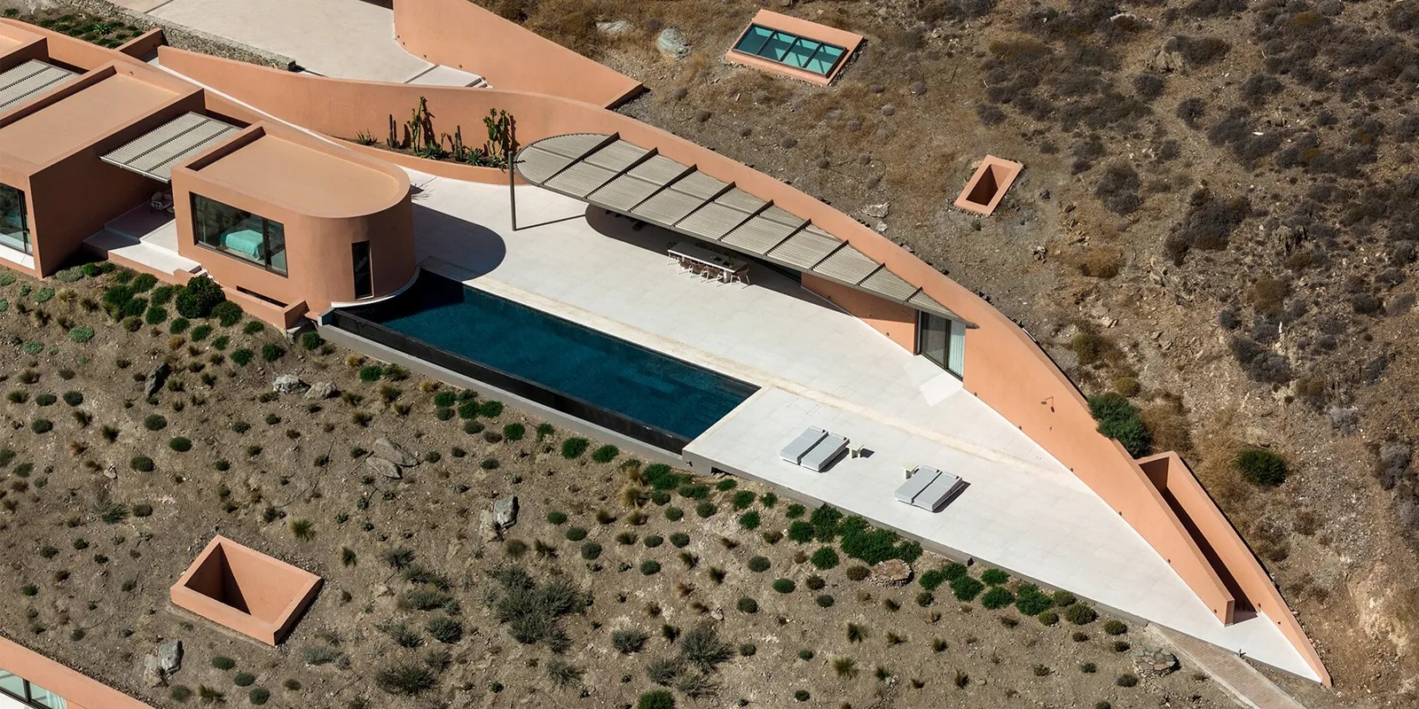 Olen Resort: Ege'ye Dokunan Yamaçta, Doğayla İç İçe Bir Mimari Destan