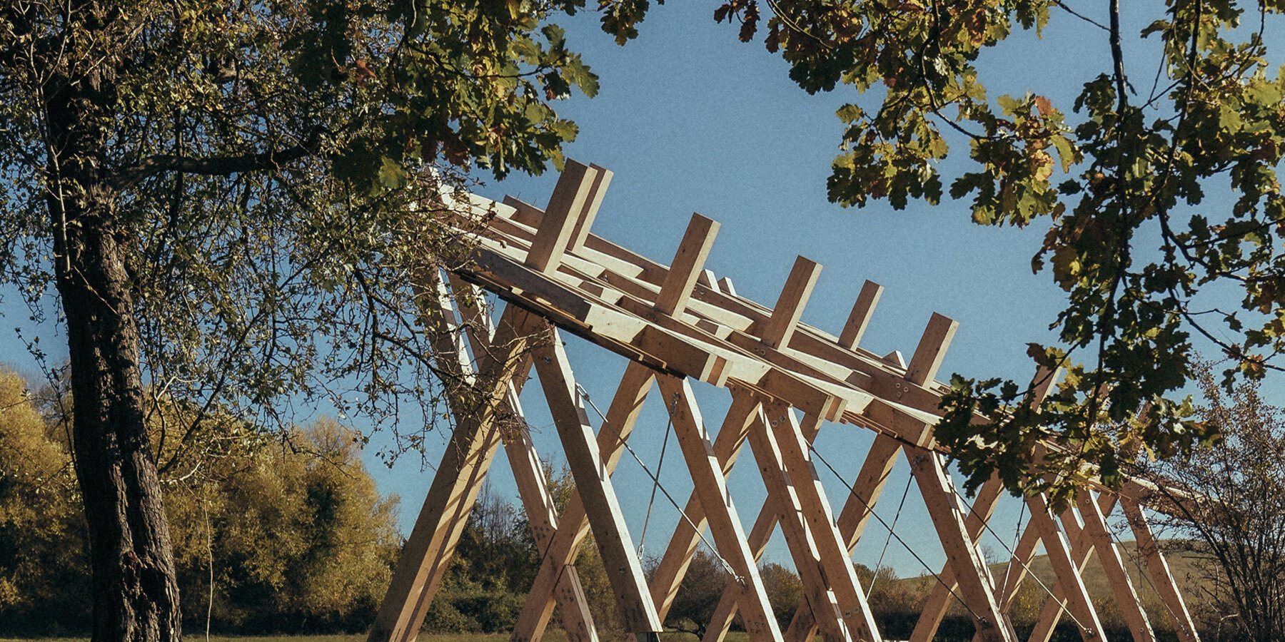 Palcosole: Gün Batımını Yakalayan Tersine Çevrilebilir Ahşap Sahne