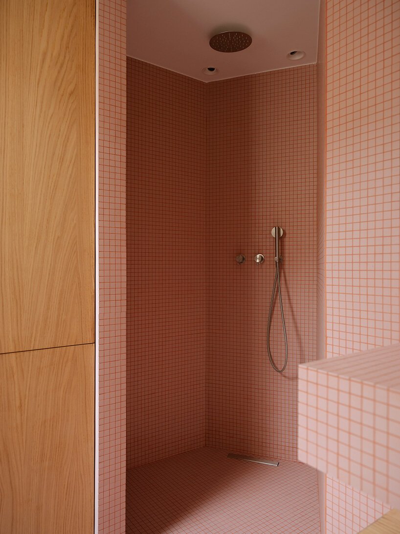 Paris'in Çatıları Uyanıyor: Küçük Odalardan 55m² Modern Destan