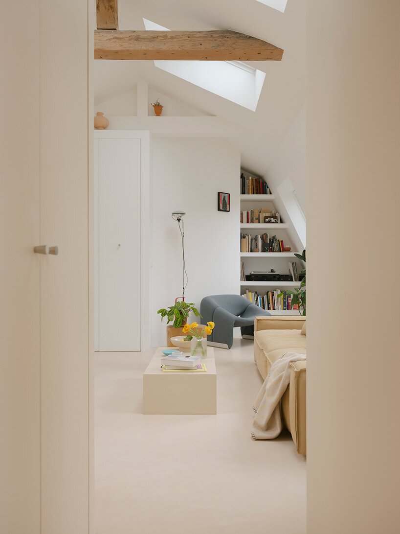 Paris'in Çatıları Uyanıyor: Küçük Odalardan 55m² Modern Destan