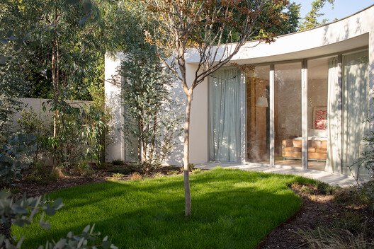 Patrick Arotcharen'in Bouscat Villası: Doğayla İç İçe Çağdaş Tasarım