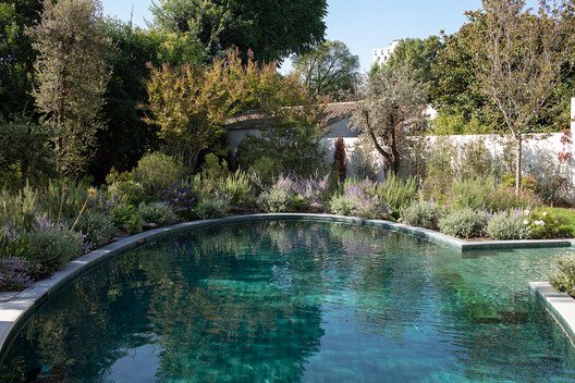 Patrick Arotcharen'in Bouscat Villası: Doğayla İç İçe Çağdaş Tasarım