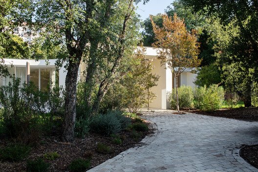 Patrick Arotcharen'in Bouscat Villası: Doğayla İç İçe Çağdaş Tasarım