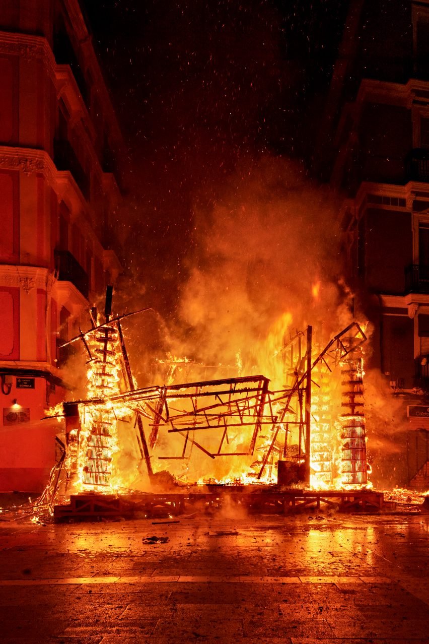 PichiAvo: Yanan Tapınakla Fallas'ta Antik Ruh Canlanıyor