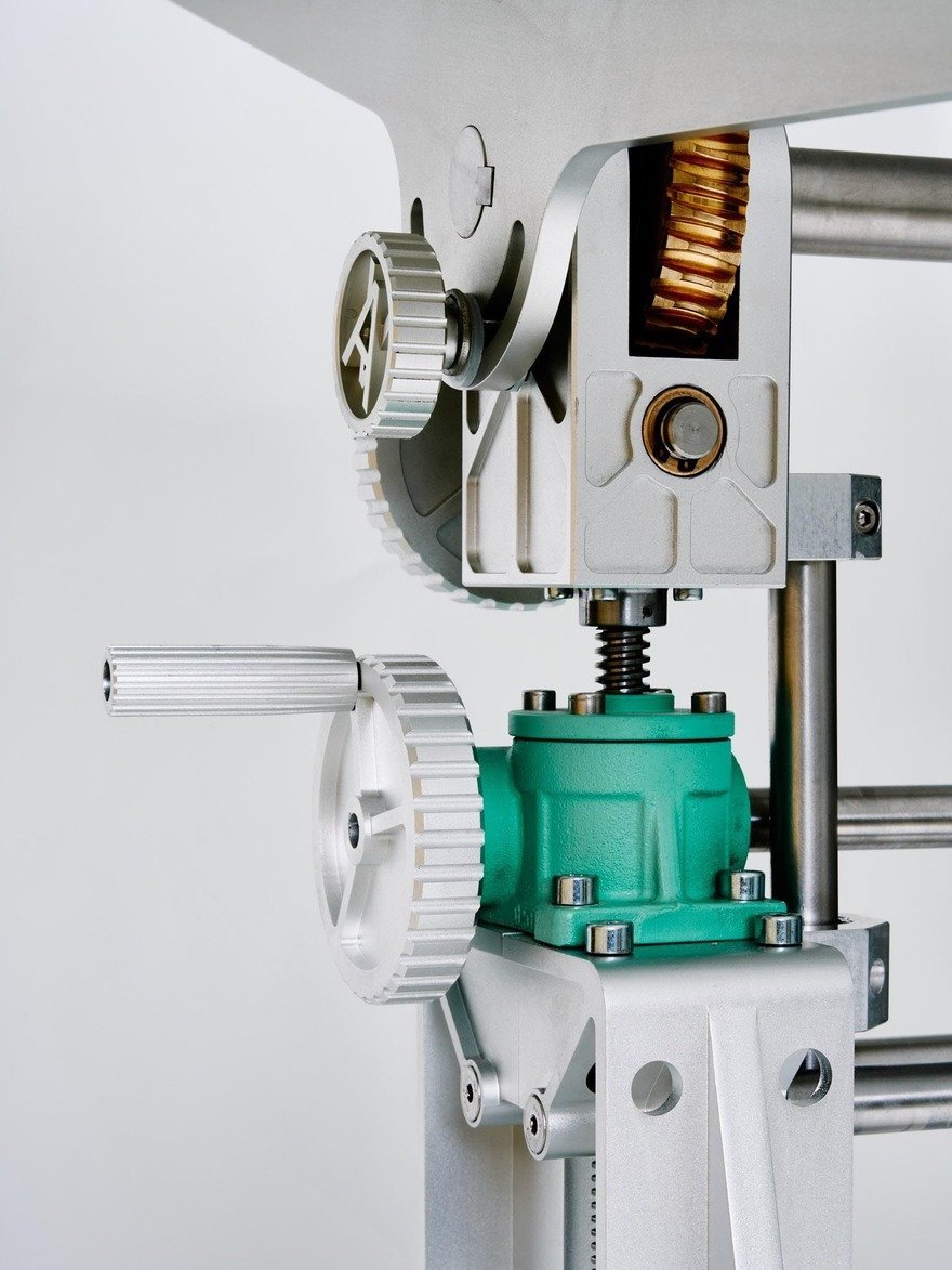 Profesyonel Sanatçının Vizyonu: Caliper’dan Özel Çizim Masası