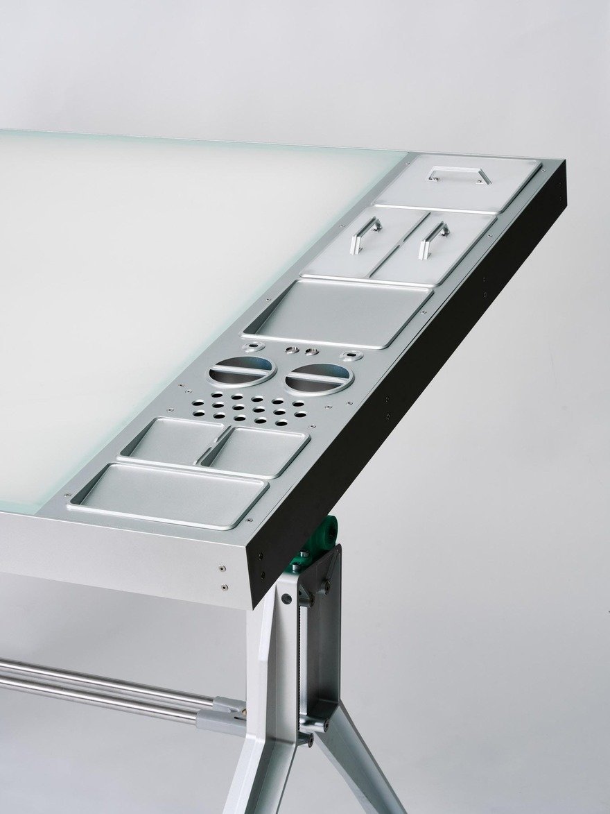 Profesyonel Sanatçının Vizyonu: Caliper’dan Özel Çizim Masası