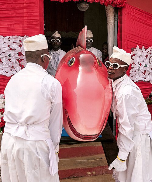 Regula Tschumi: Gana'da Cenaze Kültürü Görsel Bir Dil Olarak