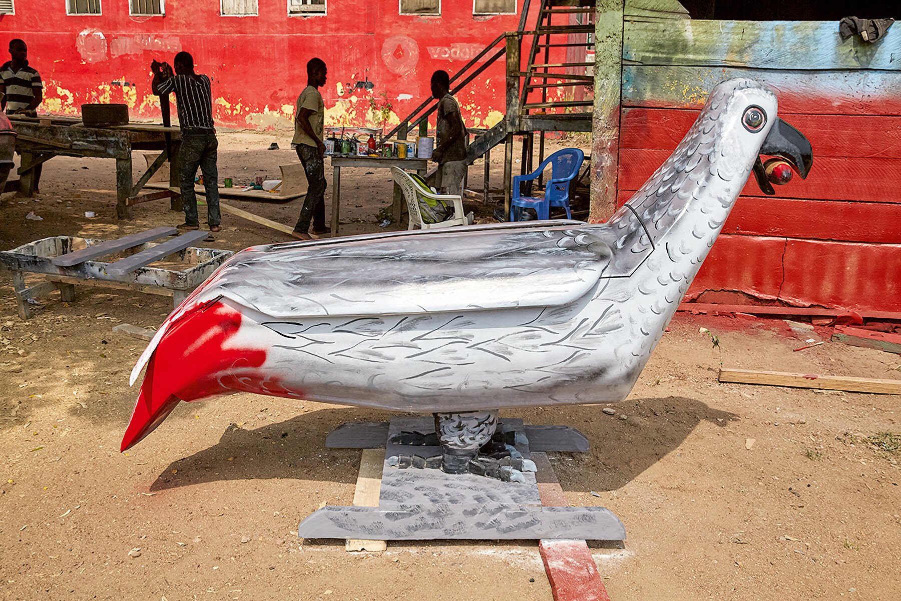 Regula Tschumi: Gana’da Cenaze Kültürü Görsel Bir Dil Olarak