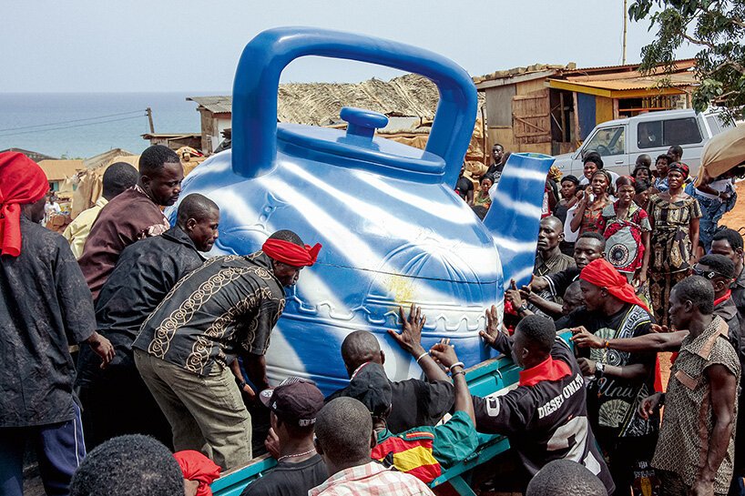 Regula Tschumi: Gana’da Cenaze Kültürü Görsel Bir Dil Olarak