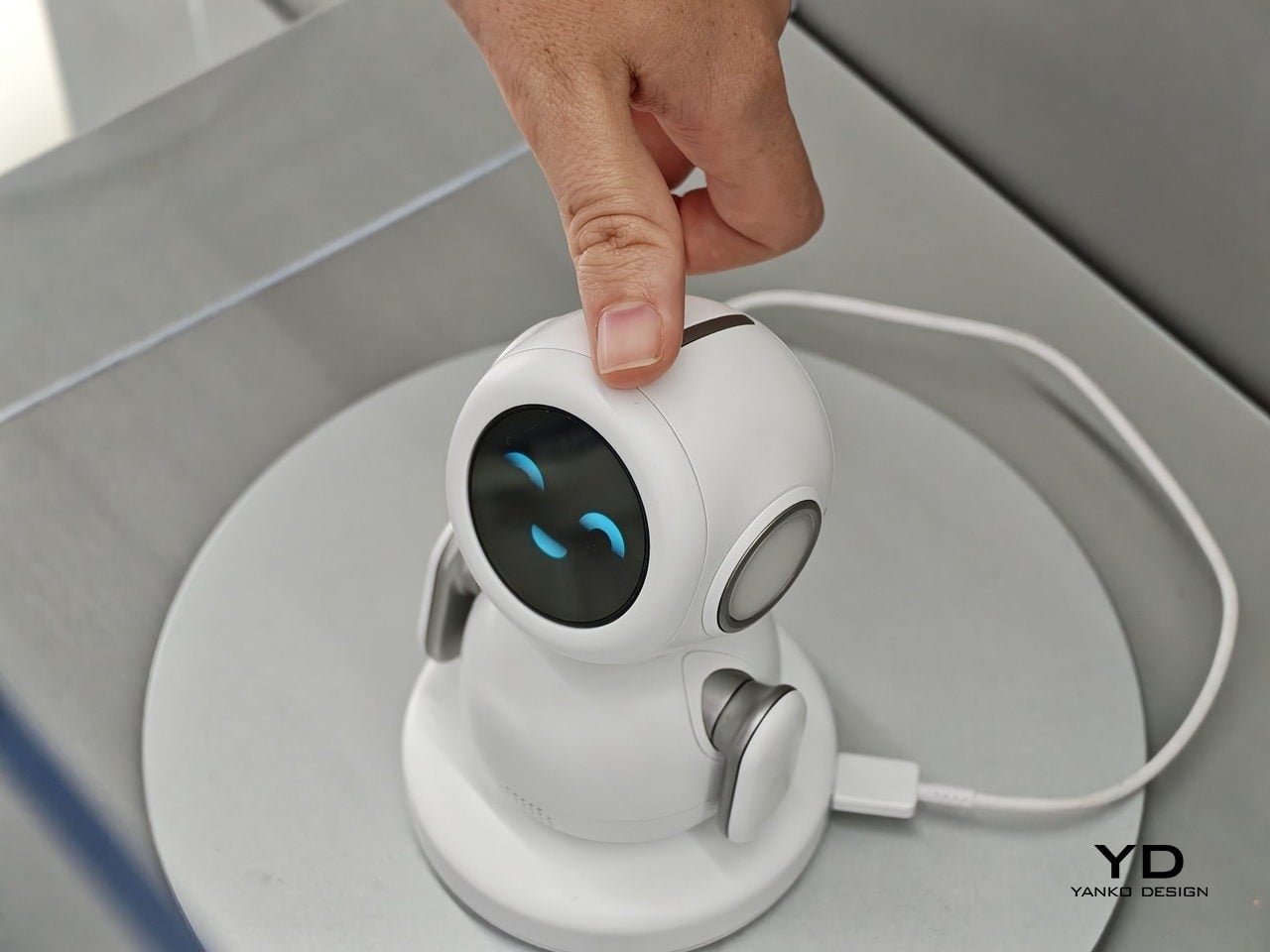 Samsung Mini PetBot: Yapay Zekanın Soğuk Yüzünü Isıtan Tasarım