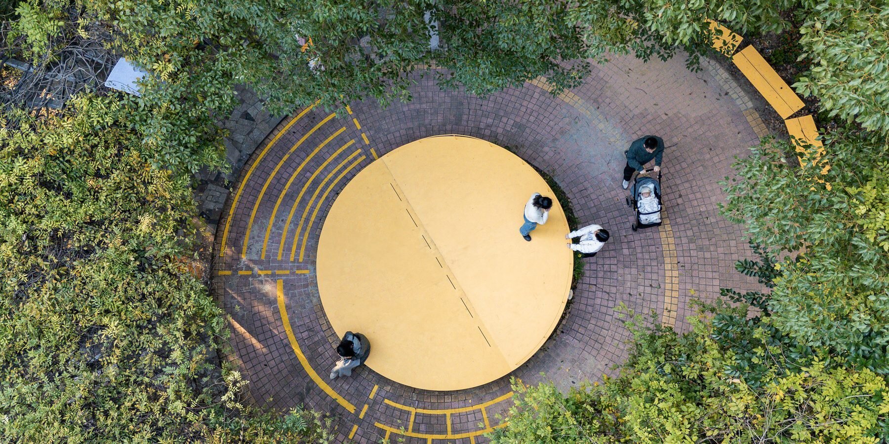 Şanghay'da Terk Edilmiş Bir Alanın Çarpıcı Topluluk Sahnesine Dönüşümü