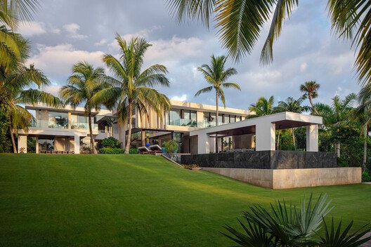 SAOTA’dan Villa Lyla: Tropik Lüksün Zirvesinde Oran ve Form Sanatı