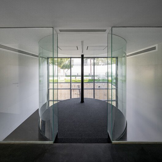 Shahrak Villa: Tanıdık Formu Yeniden Tanımlayan Bir Mimari Yaklaşım