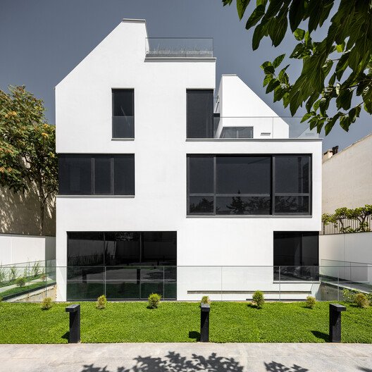 Shahrak Villa: Tanıdık Formu Yeniden Tanımlayan Bir Mimari Yaklaşım