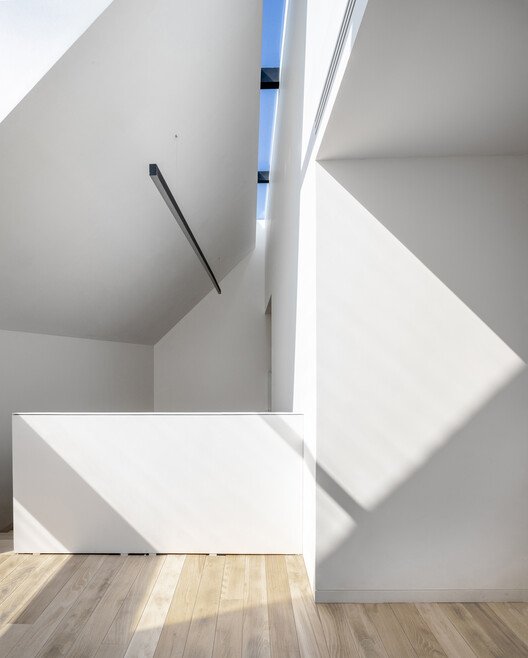 Shahrak Villa: Tanıdık Formu Yeniden Tanımlayan Bir Mimari Yaklaşım