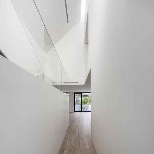 Shahrak Villa: Tanıdık Formu Yeniden Tanımlayan Bir Mimari Yaklaşım