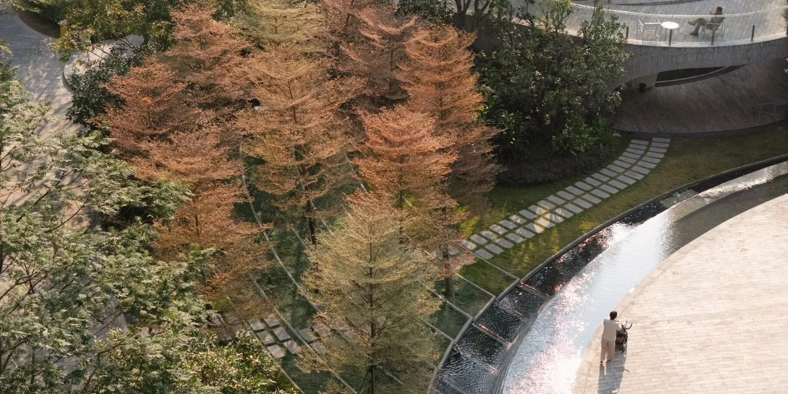 Shenzhen’de Katmanlı Avlu: Kentsel Yaşamı Dönüştüren Peyzaj Mimarisi