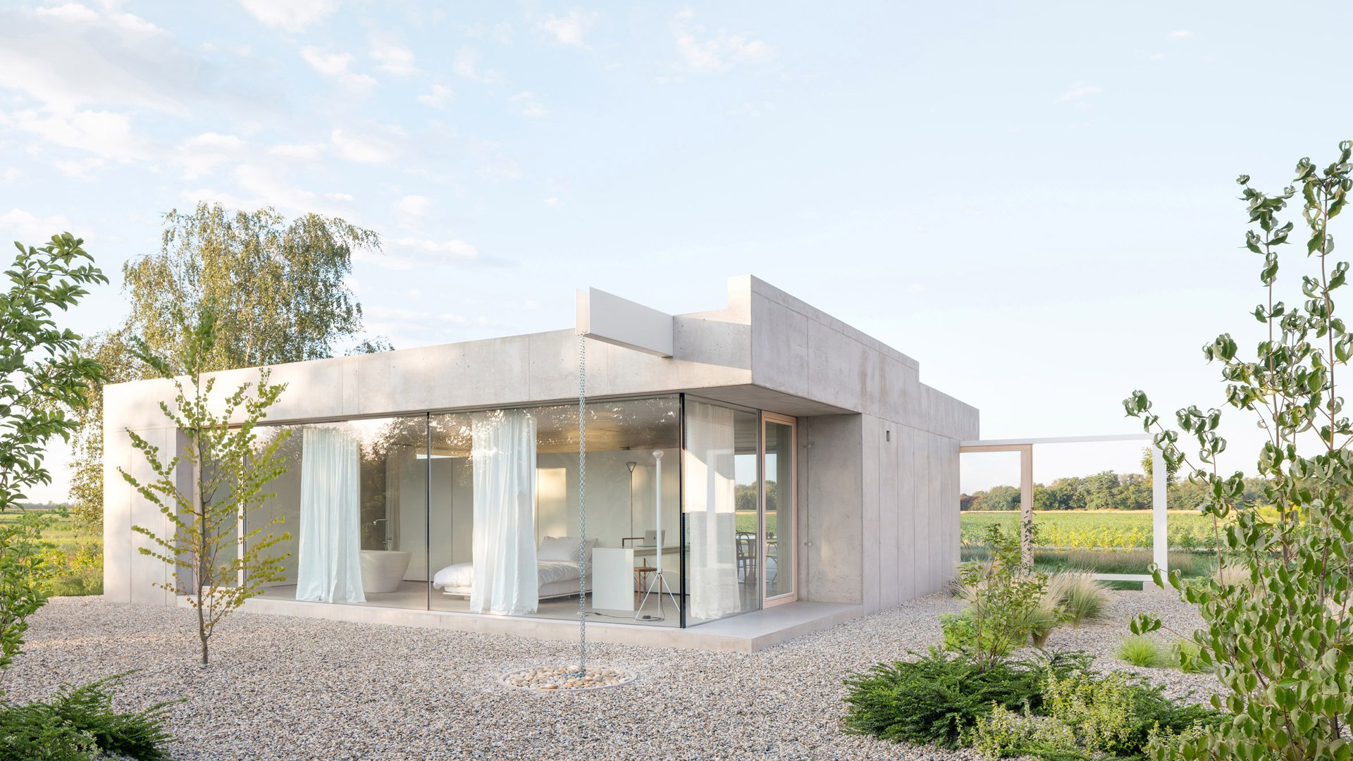 Eduardo Longo'nun Fütüristik Casa Bola'sı, São Paulo Tasarım Dünyasına Uzay Gemisi Havası Katıyor