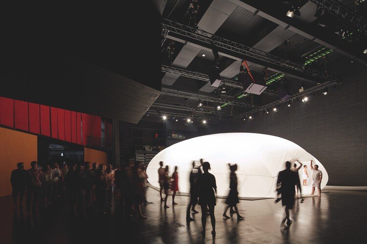 Smiljan Radić Clarke: Pritzker 2026'nın Duyusal Mimarlık Dili