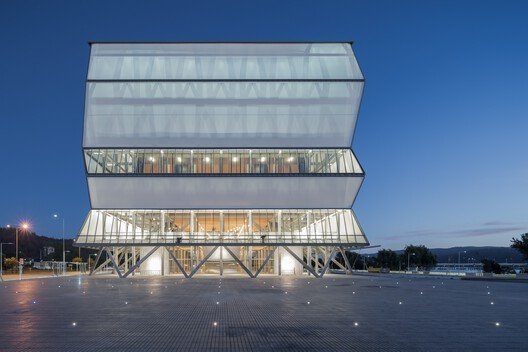 Smiljan Radić Clarke: Pritzker 2026'nın Duyusal Mimarlık Dili