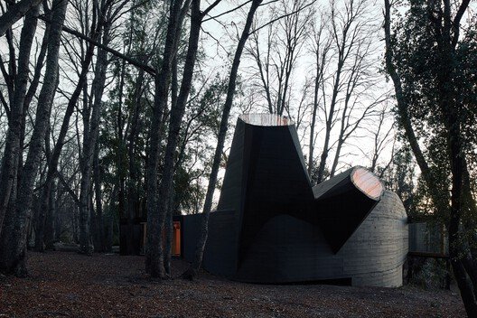 Smiljan Radić Clarke: Pritzker 2026'nın Duyusal Mimarlık Dili