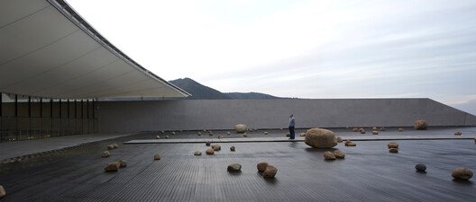 Smiljan Radić Clarke: Pritzker 2026'nın Duyusal Mimarlık Dili