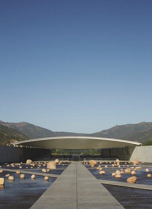 Smiljan Radić Clarke: Pritzker 2026'nın Duyusal Mimarlık Dili