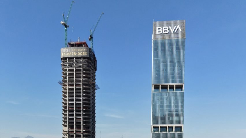 Smiljan Radić Pritzker&rsquo;ı Kucakladı: Mimarlıkta Geleceğin Ayak Sesleri