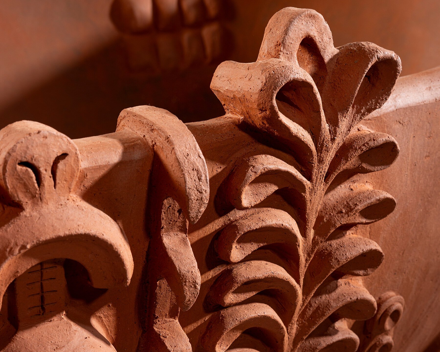 Studio LOHO & Sharon Van Overmeiren: El Yapımı Anıtsal Seramik Küvetler