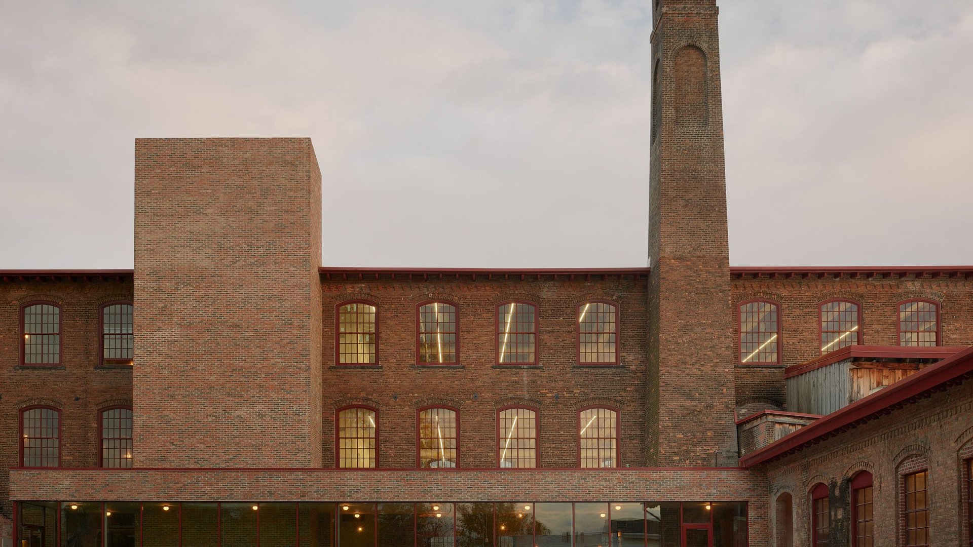 Studio LOHO & Sharon Van Overmeiren: El Yapımı Anıtsal Seramik Küvetler