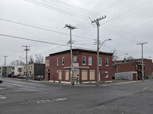 Place Tenaquip: Lachine'de Meyhaneden Onurlu Konutlara Dönüşüm
