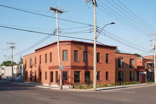 Place Tenaquip: Lachine'de Meyhaneden Onurlu Konutlara Dönüşüm