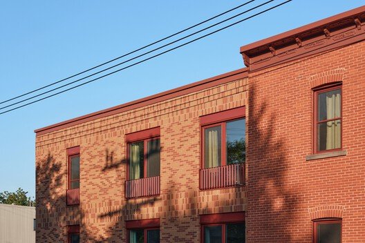 Place Tenaquip: Lachine'de Meyhaneden Onurlu Konutlara Dönüşüm