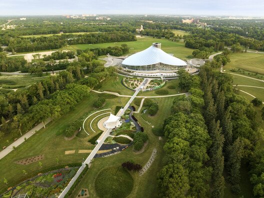 The Leaf: Winnipeg'de Botanik Zarafet, Sürdürülebilir Mimari Kesişimi