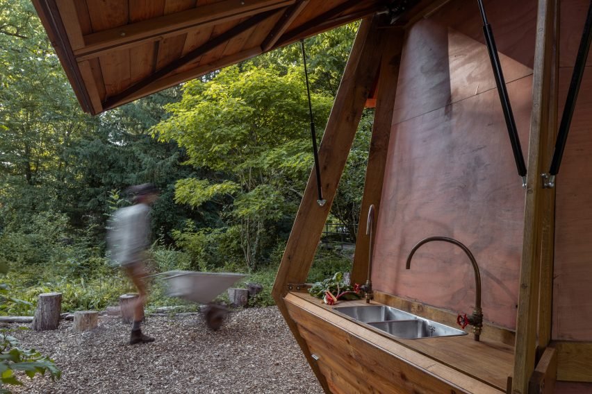 Walden Studio'dan Bolster: Tohum Kapsülü İlhamlı Orman Pavyonu