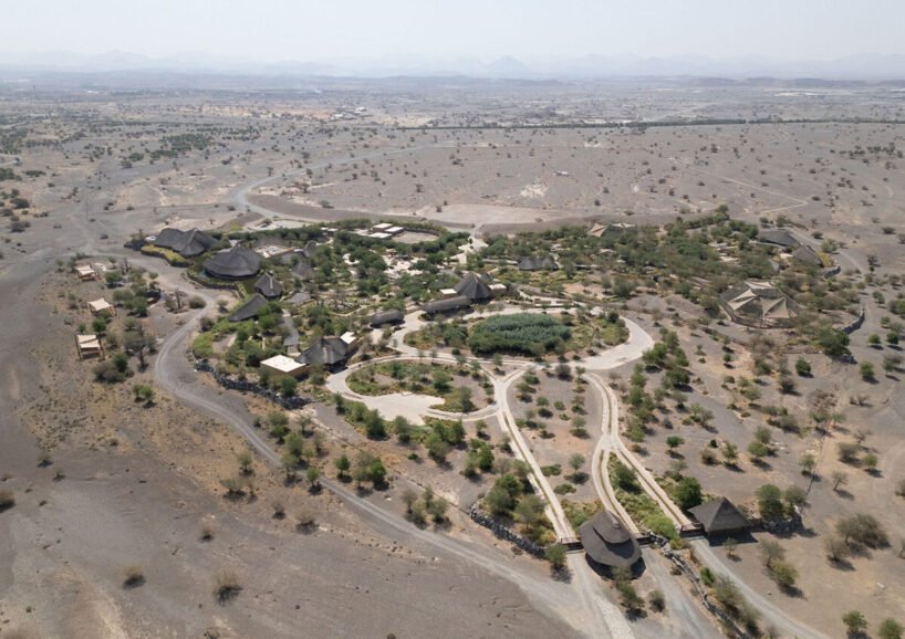 Urko Sánchez: Afrika Ruhu, BAE'de Hasır Çatılarla Yükseliyor