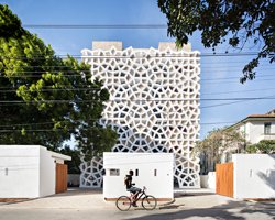 Urko Sánchez: Afrika Ruhu, BAE'de Hasır Çatılarla Yükseliyor