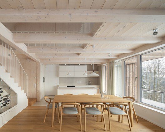 Vadi Üstü Kulübe: Mirasın ve Doğanın Kalbinde Üç Nesil Mimarlık