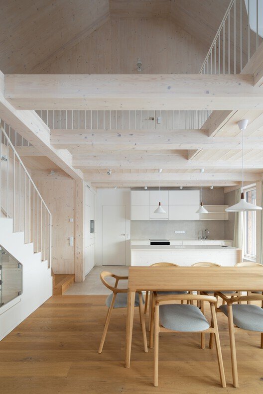 Vadi Üstü Kulübe: Mirasın ve Doğanın Kalbinde Üç Nesil Mimarlık