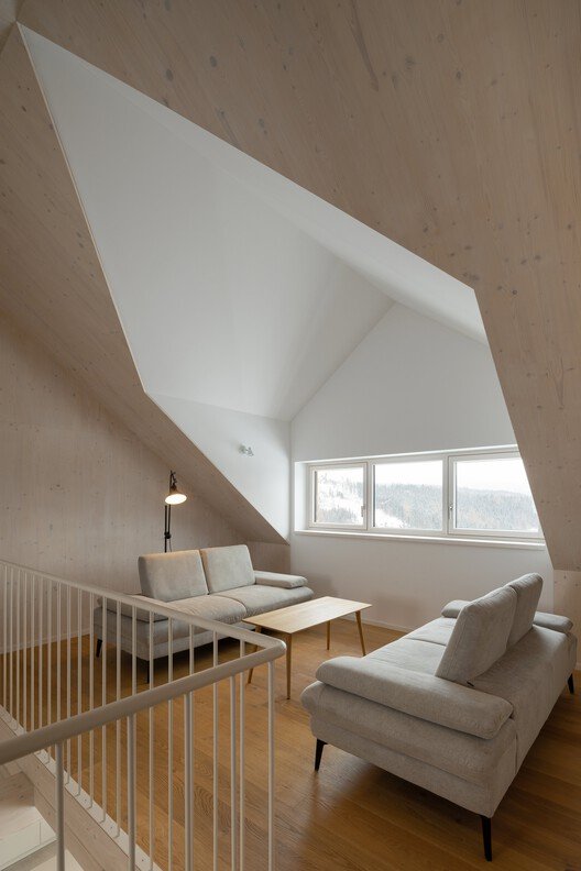 Vadi Üstü Kulübe: Mirasın ve Doğanın Kalbinde Üç Nesil Mimarlık