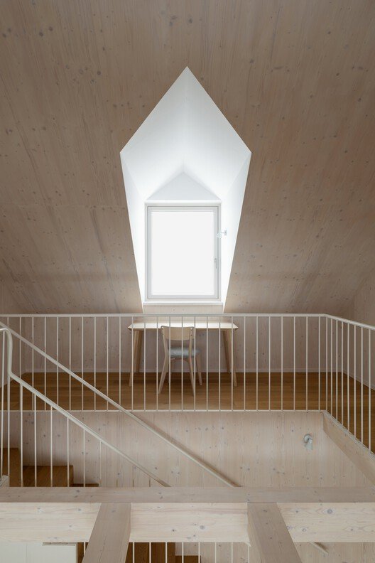 Vadi Üstü Kulübe: Mirasın ve Doğanın Kalbinde Üç Nesil Mimarlık