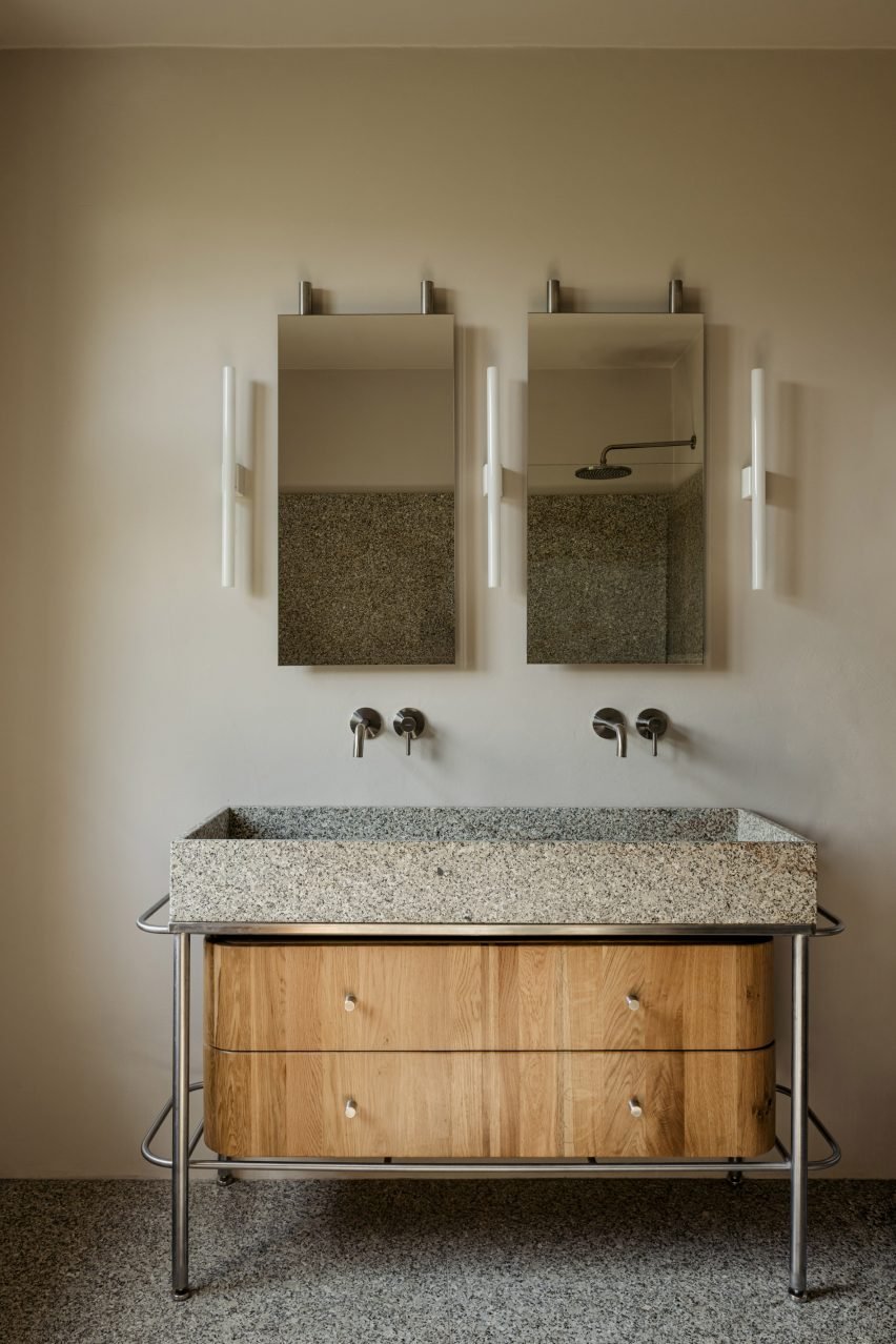 Wiercinski Studio'dan Tarihi Villaya Endüstriyel Dokunuş: P81